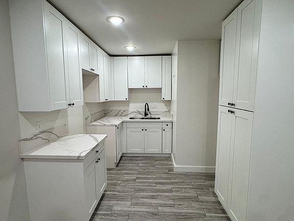 2nd image of 1171 N Kenmore Ave APT 9
