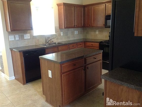5th image of 927 Marthas View Dr
