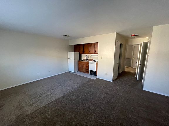 4th image of 1570 Woodman Dr #106