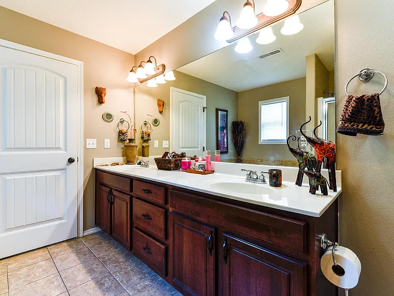 370 Southwoods Way — Photo 22