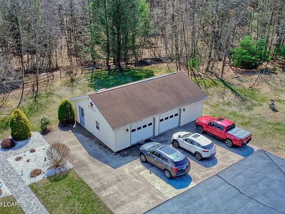 4th image of 124 Sunset Lake Rd