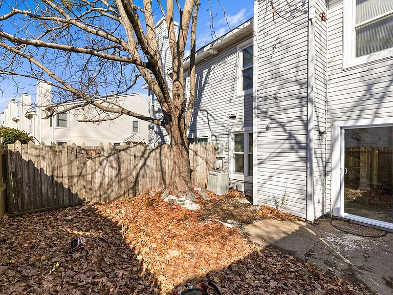 1619 Slidell Ln — Photo 28
