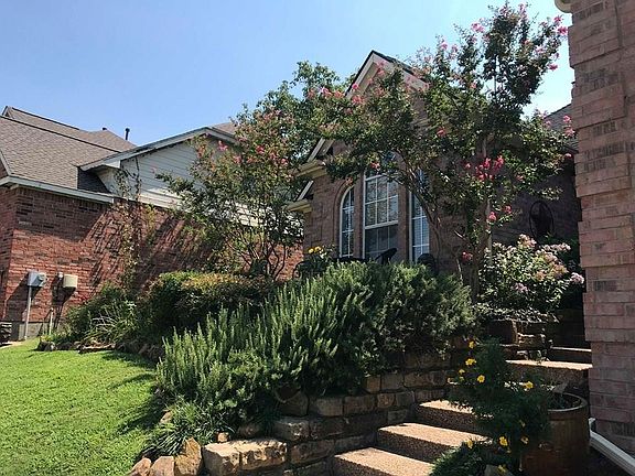 3rd image of 915 Kingwood Cir