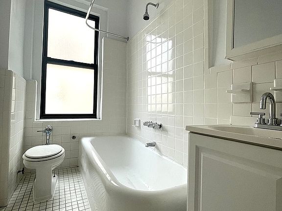 4th image of 708 W 171st St APT 34B