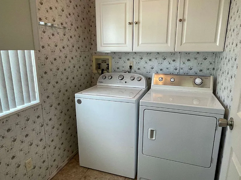 5453 Williamsburg Ln — Photo 26