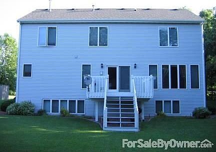 3rd image of 704 Hiawatha Dr