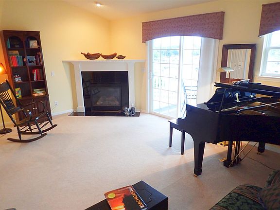 4th image of 19 Cove Dr #19