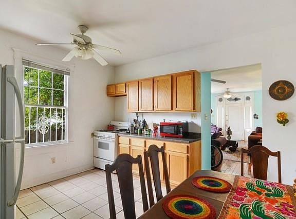 5th image of 2726-28 Aubry St