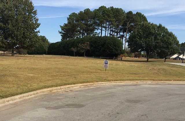 1st image of 103 Country Club Ln
