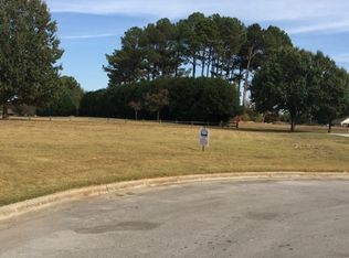 103 Country Club Ln, Muscle Shoals, AL 35661