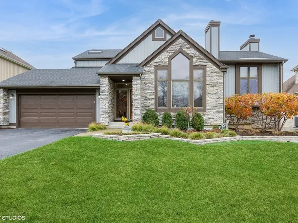 19W126 Millbrook Ct, Downers Grove, IL 60516