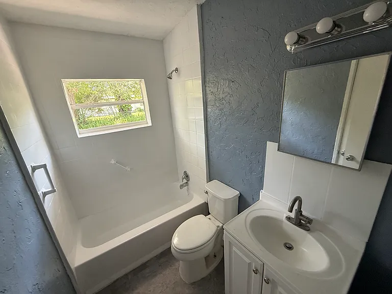 2836 W Concord St — Photo 7