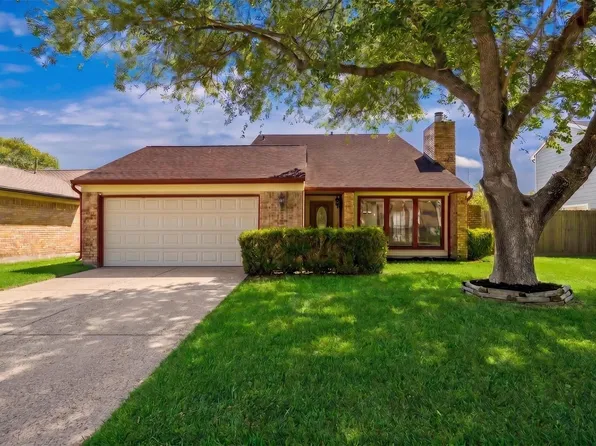 15714 Pipers View Dr, Webster, TX 77598