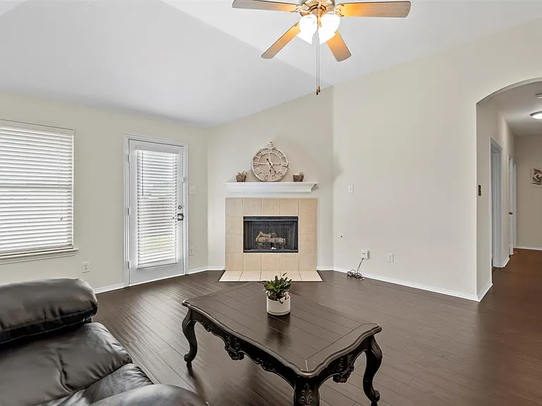 2356 Aurora Dr — Photo 11