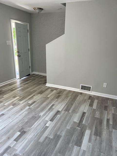 1st image of 27 Lufberry Ave
