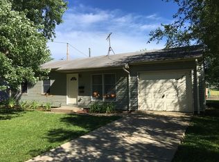 823 Hillside Dr, Streamwood, IL 60107