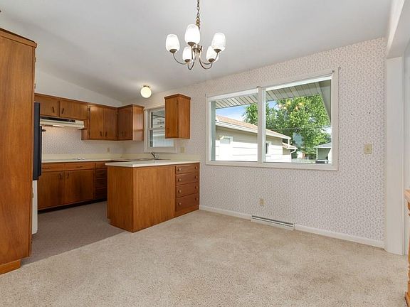 4th image of 2541 Clark Ave