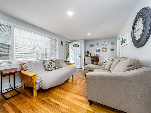 5th image of 222 Mayfair Road