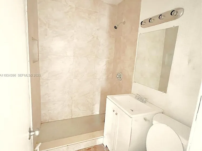 15410 NW 29th Ct — Photo 14