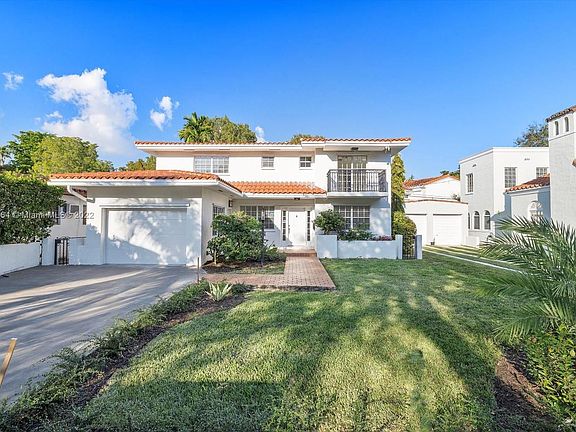 3rd image of 917 Alhambra Cir #917