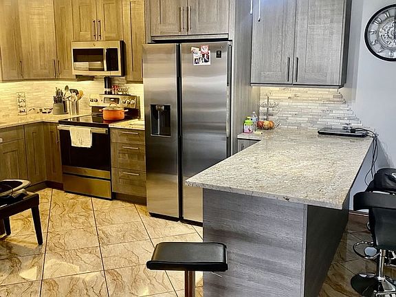 4th image of 6101 W 94th St APT A2