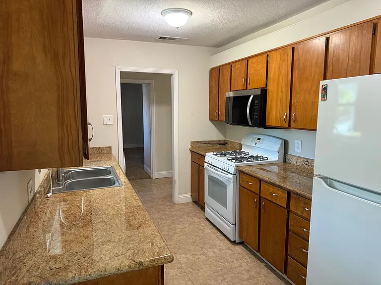 261 Gregory Ln — Photo 18