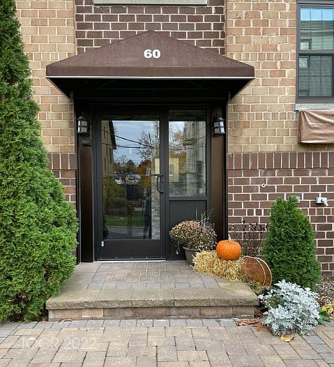 1st image of 60 Crescent Pl APT 3F