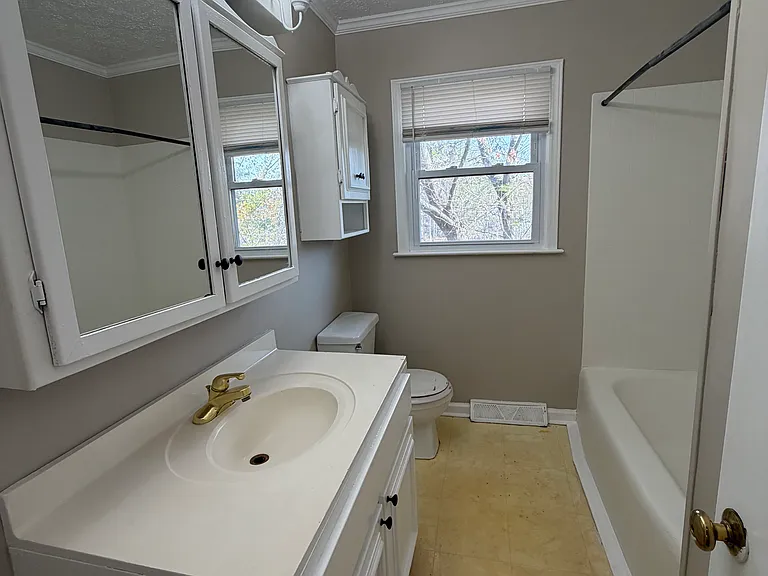 809 Westview Dr — Photo 6