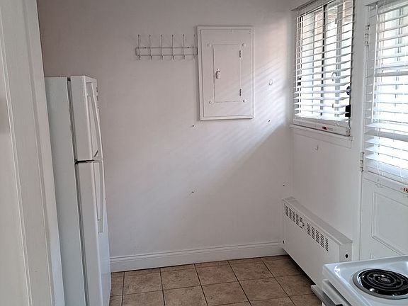 3rd image of 1933-43 Hickory Rd #1937-C