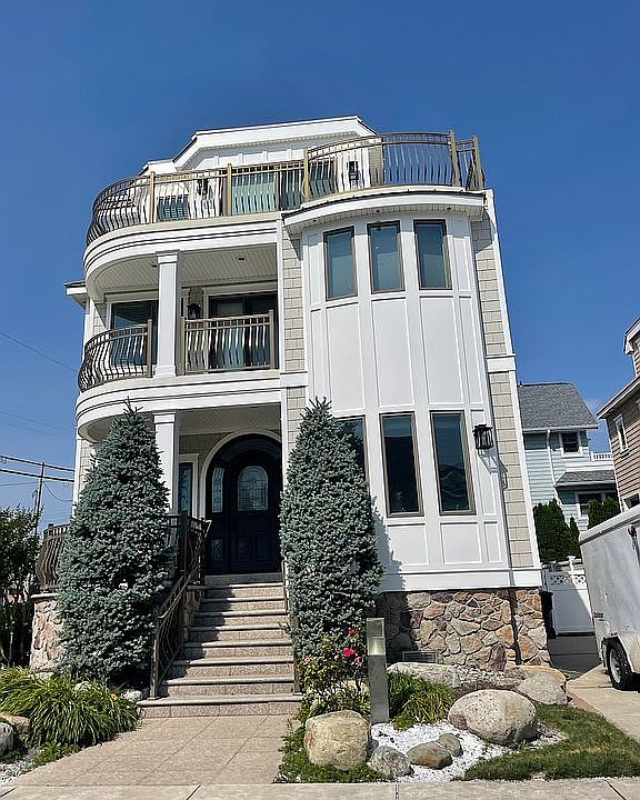 2nd image of 2602 Oberon Ave