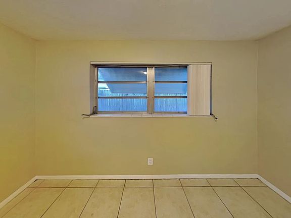5th image of 3335 Taft St