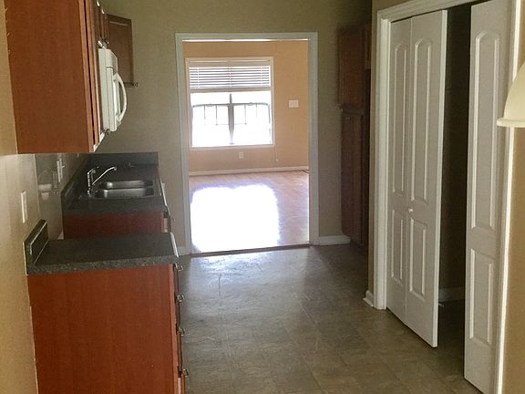 5th image of 118 Chelsea Dr