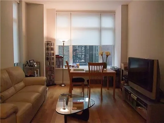 Rented by Space Marketing Shop | media 7