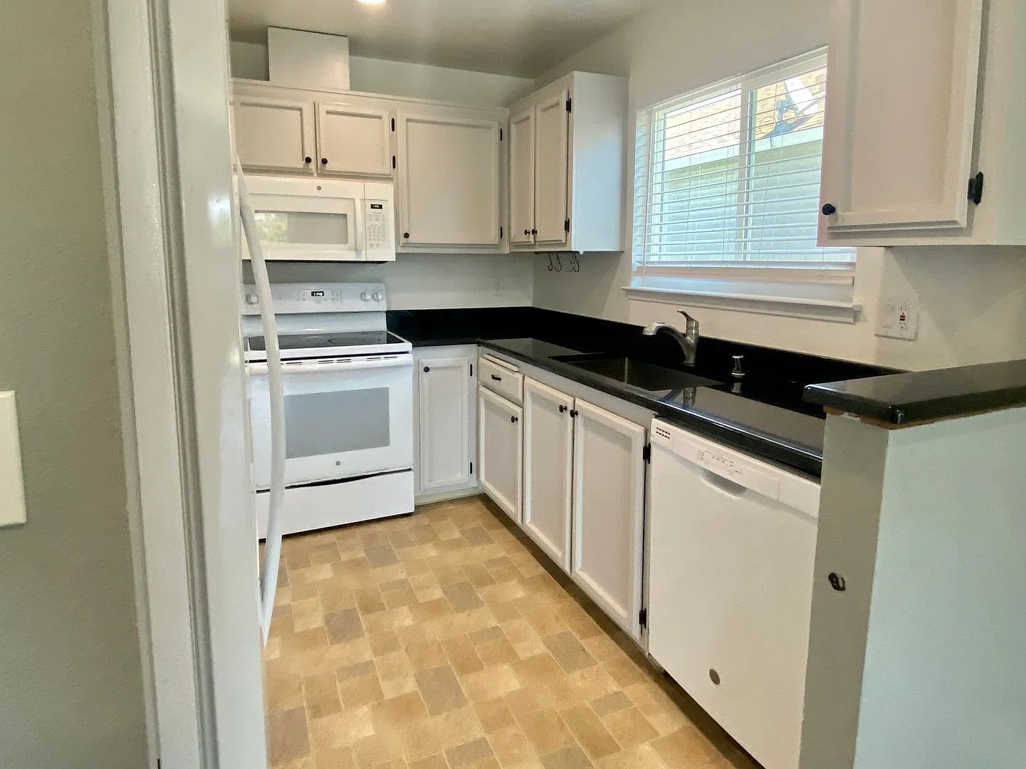 2 Bedroom 1 Bath In Oakley With Solar! — Photo 3