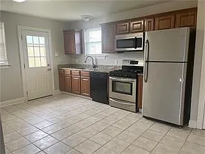 3 bed, 1.5 bath, 1079 sqft, $1,500 — Photo 3