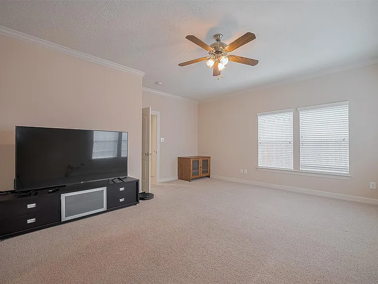 1419 Thompson St — Photo 24