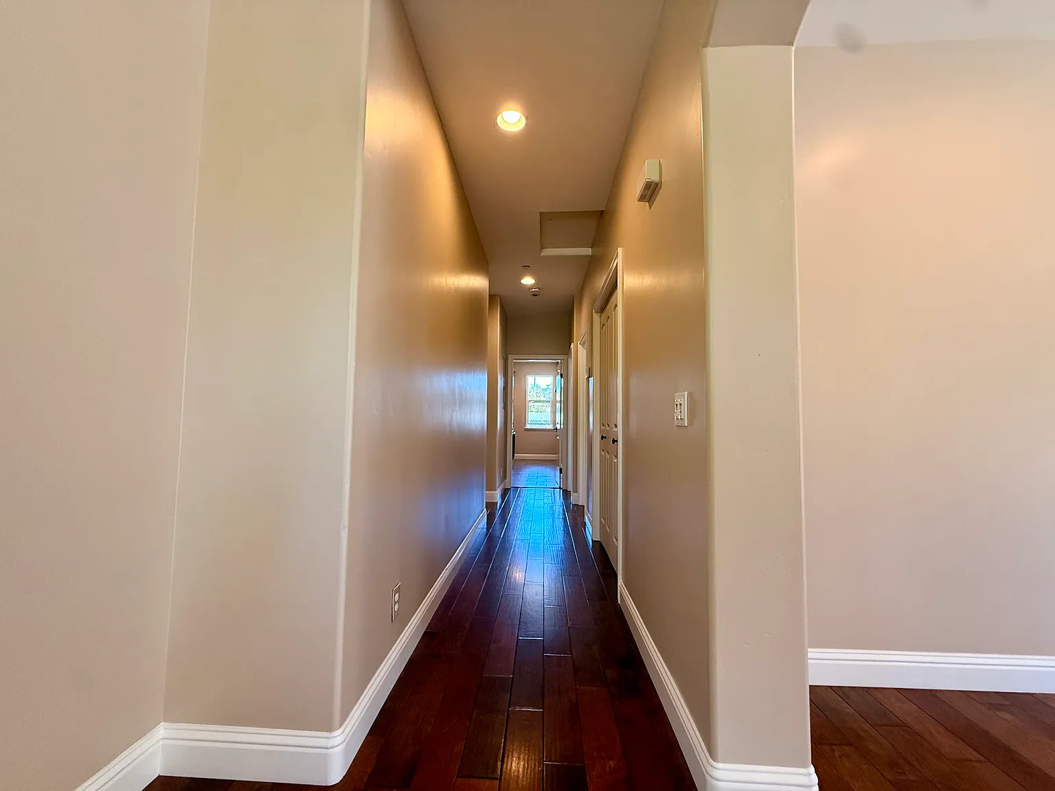4 bed, 2100 sqft, $5,900 — Photo 3