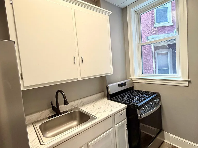 139 College Ave #1 — Photo 6
