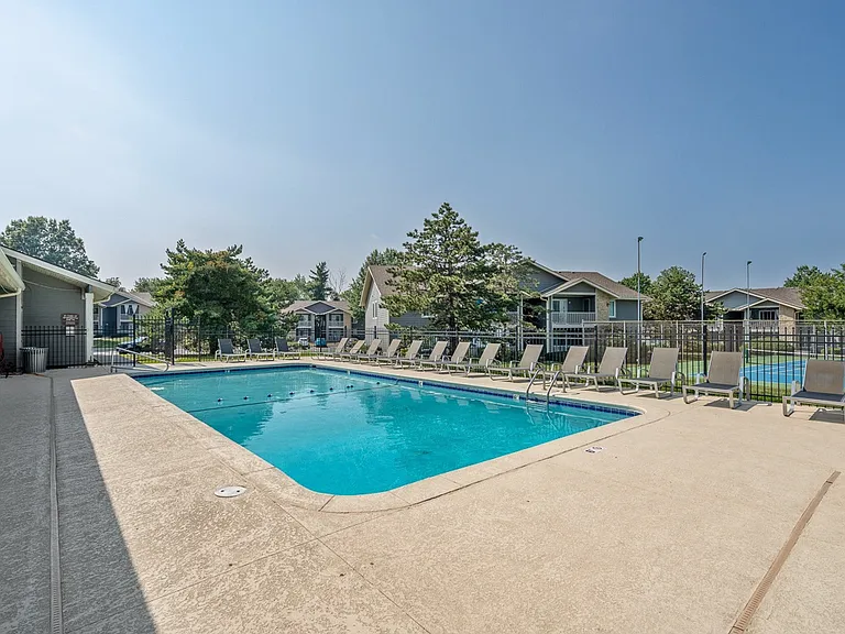 The Reserve At Barry Apartments — Photo 2