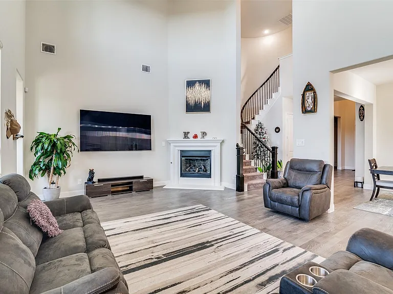3513 Ridgecross Dr — Photo 3