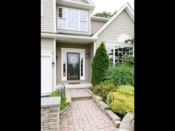 4th image of 1525 Montana Dr