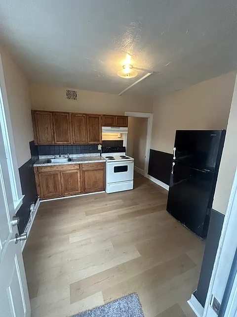 3 bed, $1,395 — Photo 1