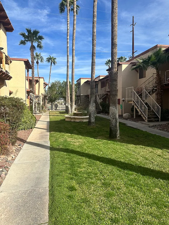 3357 N Country Club Rd — Photo 3
