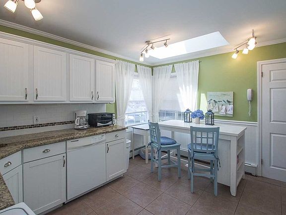 3rd image of 37 Grey Ln