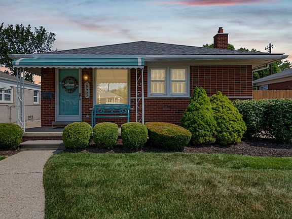 4th image of 22933 Doremus St