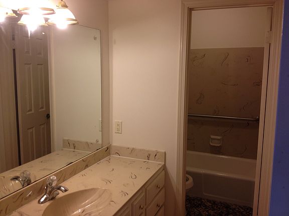 2nd image of 2175 Burlingate Dr