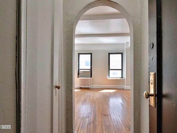 2nd image of 11 Waverly Pl APT 11h