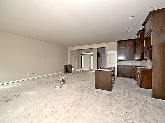 3rd image of 3824 Vista Dr