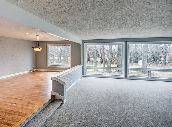 3rd image of 2521 Country Club Dr