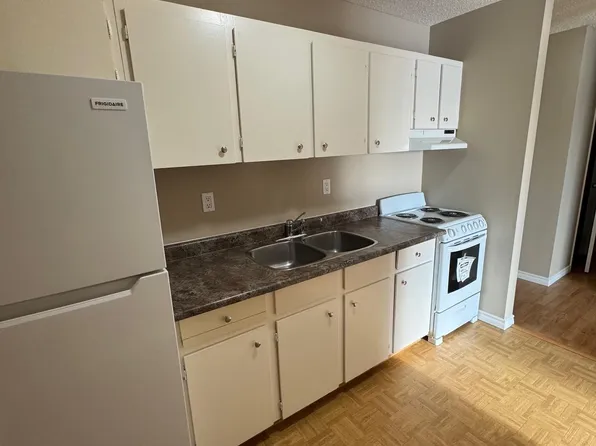 7220 144th Ave NW #315, Edmonton, AB T5C 3E4